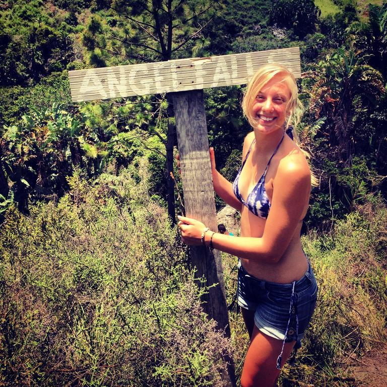 Jungle Monkey Backpackers Hostel Port Saint John's Bagian luar foto