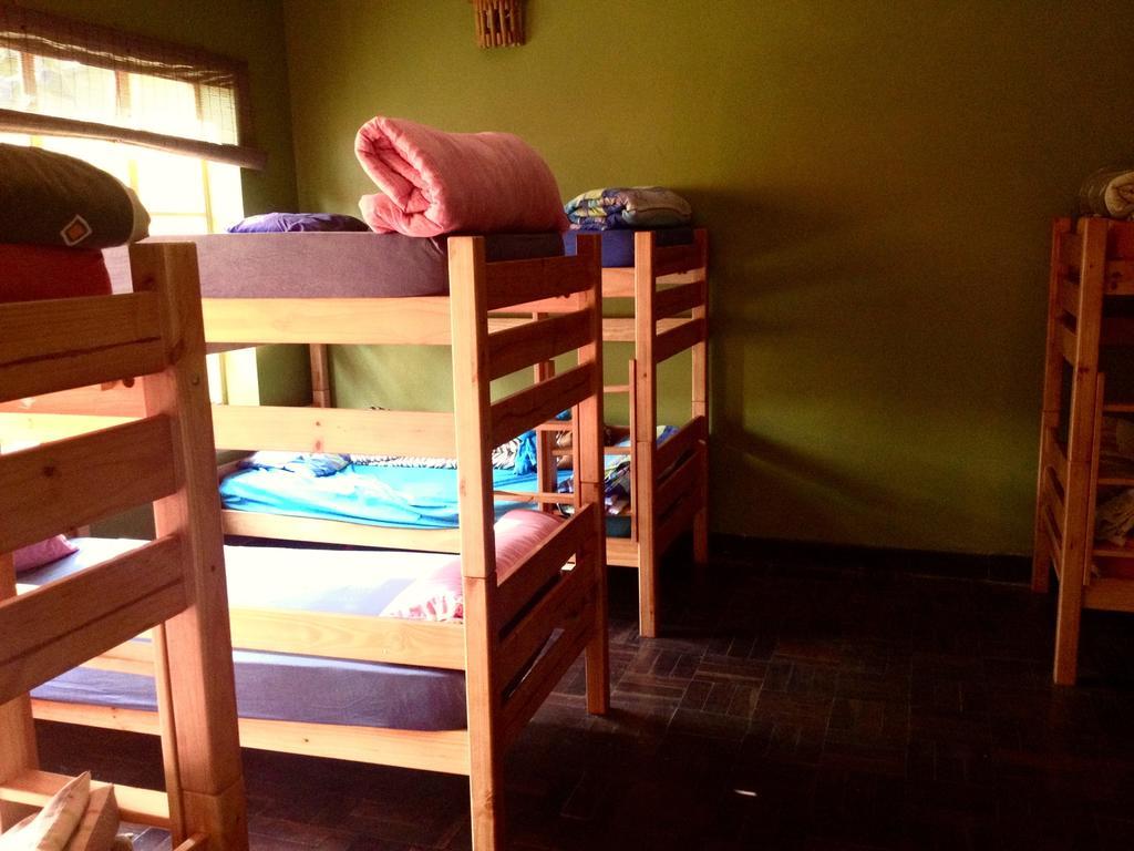 Jungle Monkey Backpackers Hostel Port Saint John's Ruang foto