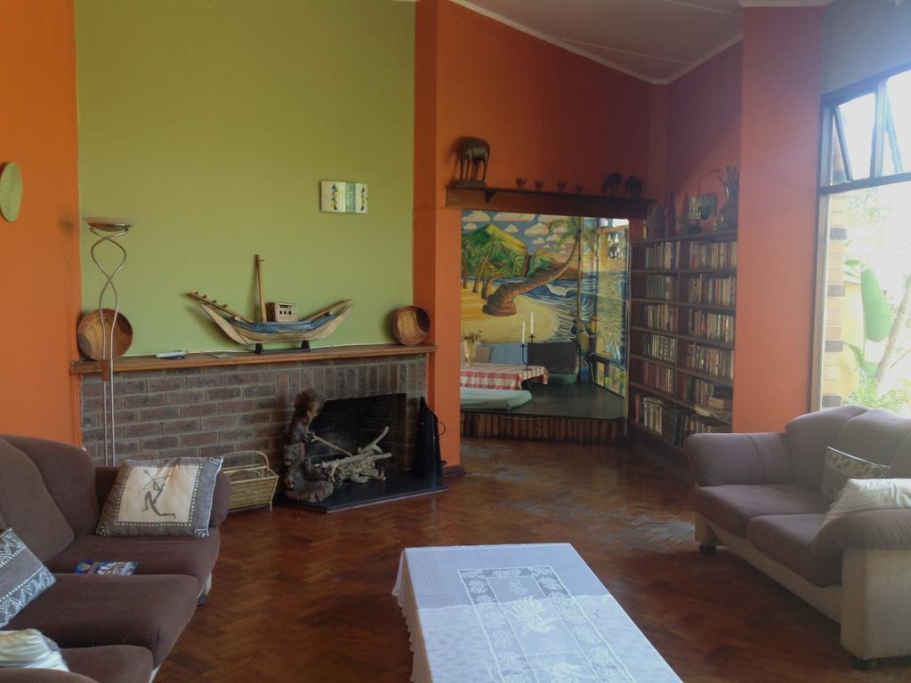 Jungle Monkey Backpackers Hostel Port Saint John's Bagian luar foto