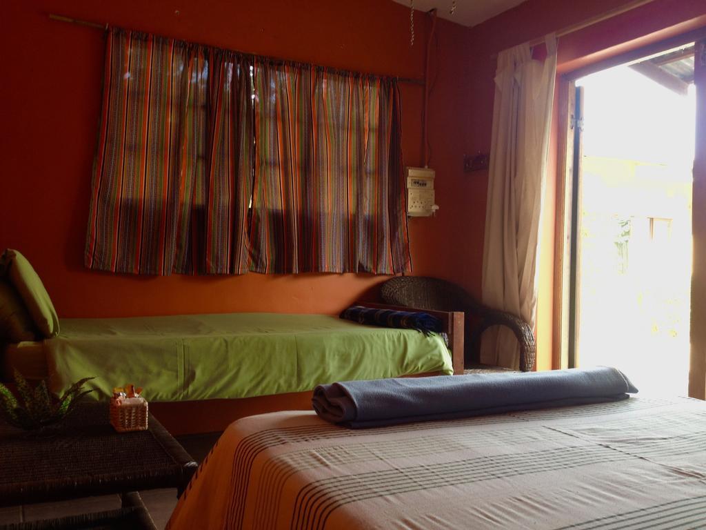 Jungle Monkey Backpackers Hostel Port Saint John's Ruang foto