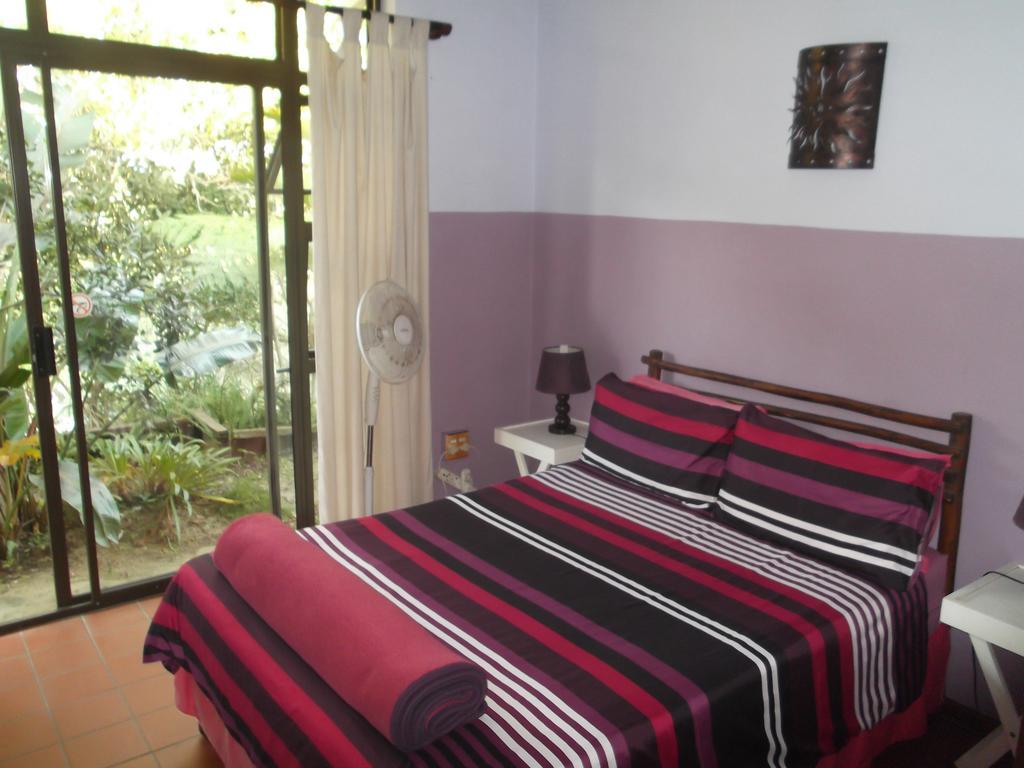 Jungle Monkey Backpackers Hostel Port Saint John's Bagian luar foto
